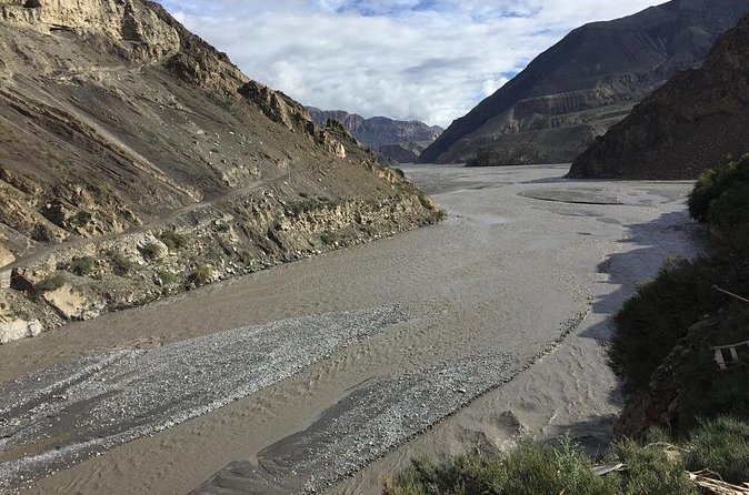 5 Days Adventures Lower Mustang Trip by 4WD Jeep - Day 4: Descending to Tatopani’s natural hot spring