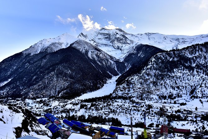 Annapurna Circuit Trek - Paungda Danda and the Road to Manang
