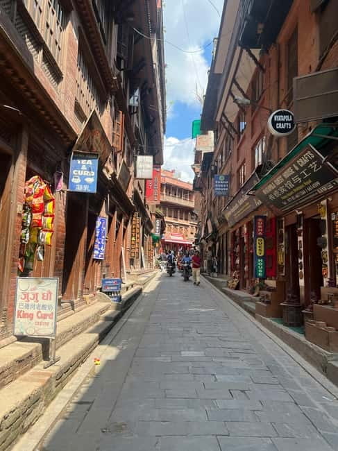 Bhaktapur: Bhaktapur and Namobudhha Day Tour from Kathmandu - Potter’s Square and the daily life of Bhaktapur