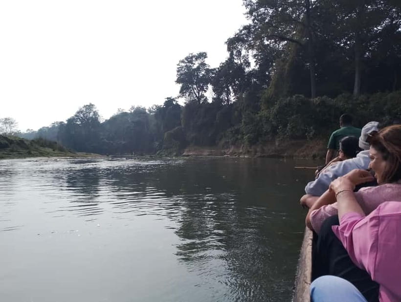 Chitwan Combo Tour: Jeep Safari, Canoeing & Jungle Walk - The Rapti River canoe ride, 45 quiet minutes