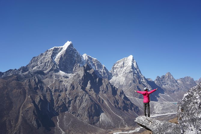 Everest Base Camp Trekking - Day 8: Moraine walking and memorial stones