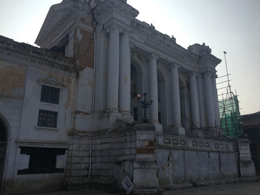 "Explore Kathmandu Rich Heritage: City Highlights Bus Tour" - Kathmandu Durbar Square and the old royal center