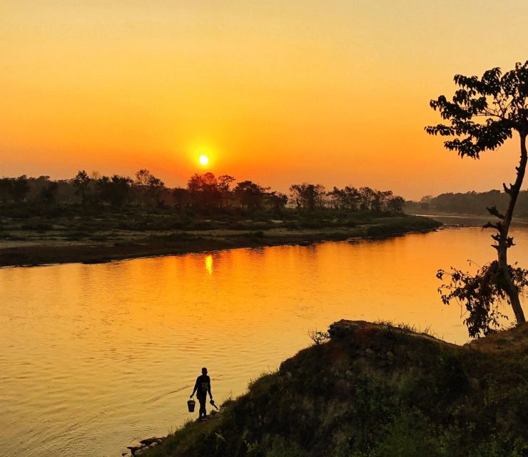 From Kathmandu/Pokhara: 3-Day All-Inclusive Chitwan Safari - Day one: Tharu culture after the bus ride