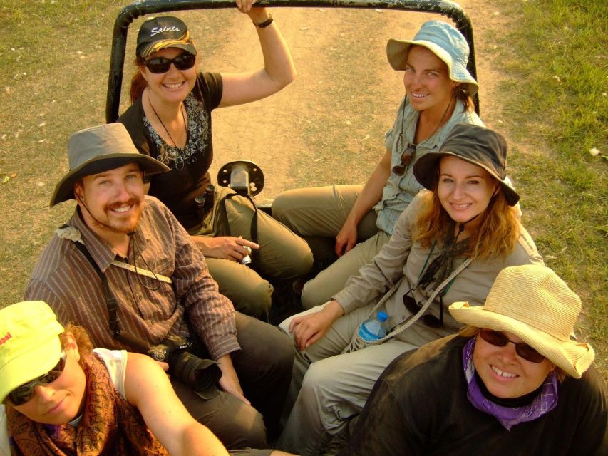 From Kathmandu/Pokhara: 3-Day All-Inclusive Chitwan Safari - Day two: canoe, elephants, and the Jeep safari