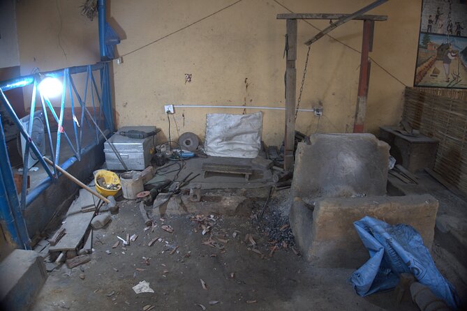 Full Day Guided Khukuri Making the Primitive Way in Kathmandu - Polishing the finished khukuri