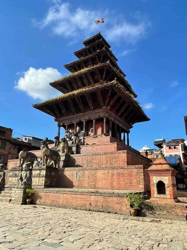 Kathmandu: Bhaktapur and Nagarkot Sunrise to Sunset Tour - Bhaktapur Durbar Square: the day’s cultural center