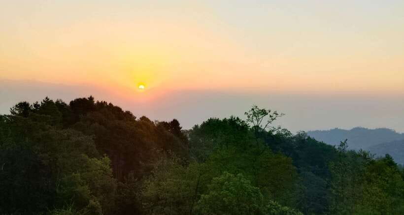 Kathmandu: Nagarkot Sunrise View & Morning Hike with Lunch - Group or private trip?