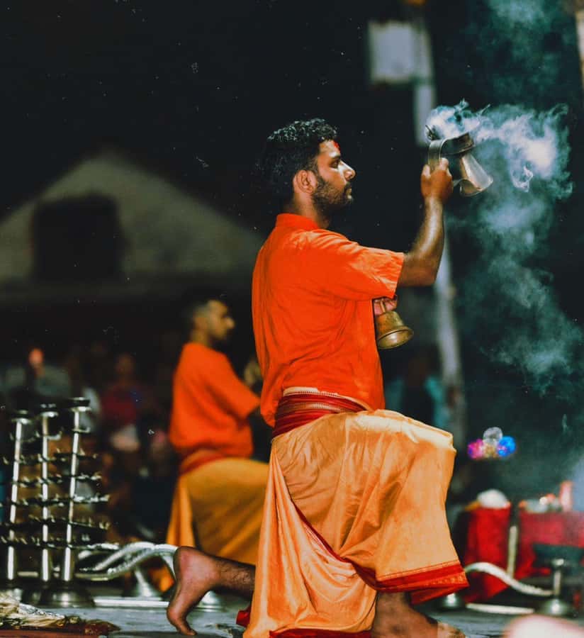 Kathmandu: Pashupatinath Aarati & Cremation Evening Tour - Understanding the cremation ghats