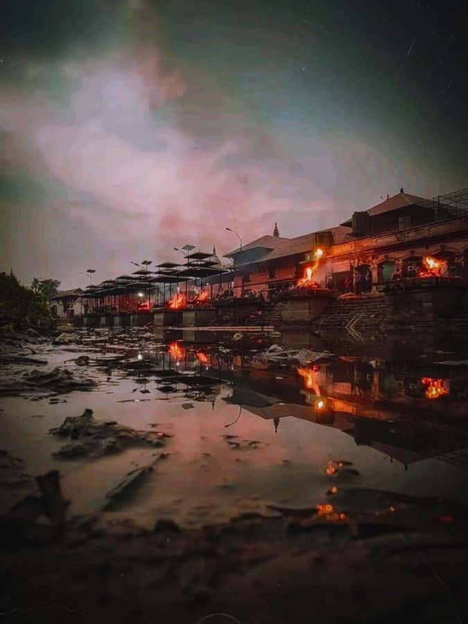 Kathmandu: Pashupatinath Aarati & Cremation Evening Tour - Arriving at the temple and meeting your guide
