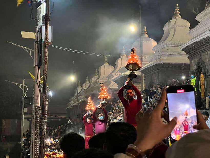 Kathmandu: Pashupatinath Evening Aarati Tour Private/Group - Free time before the 6 pm ritual
