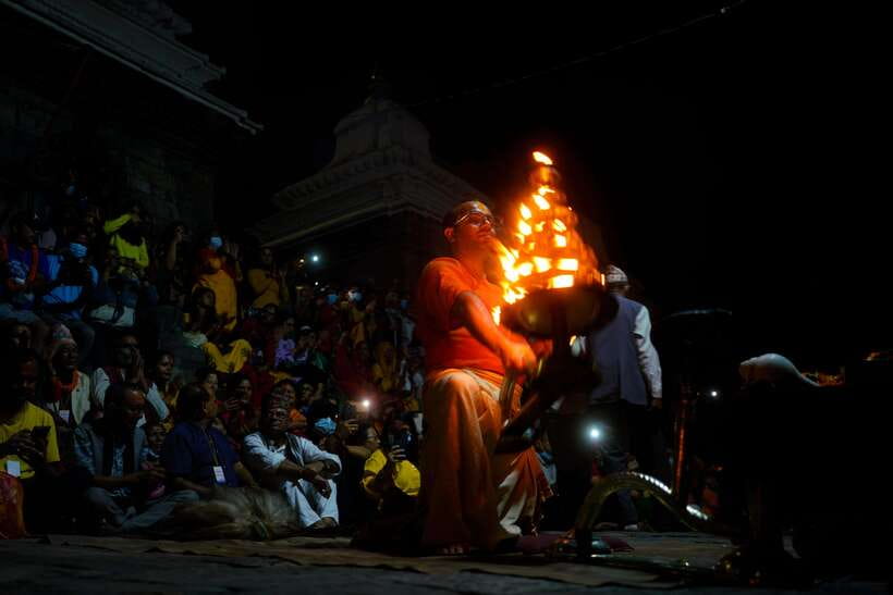 Kathmandu: Pashupatinath Temple Evening Aarati Tour - Exploring the temple complex before dark