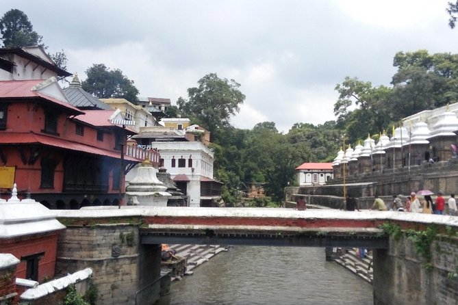 Kathmandu Spiritual Sites: Bodhnath & Pashupatinath Tour - What the guide adds to the experience