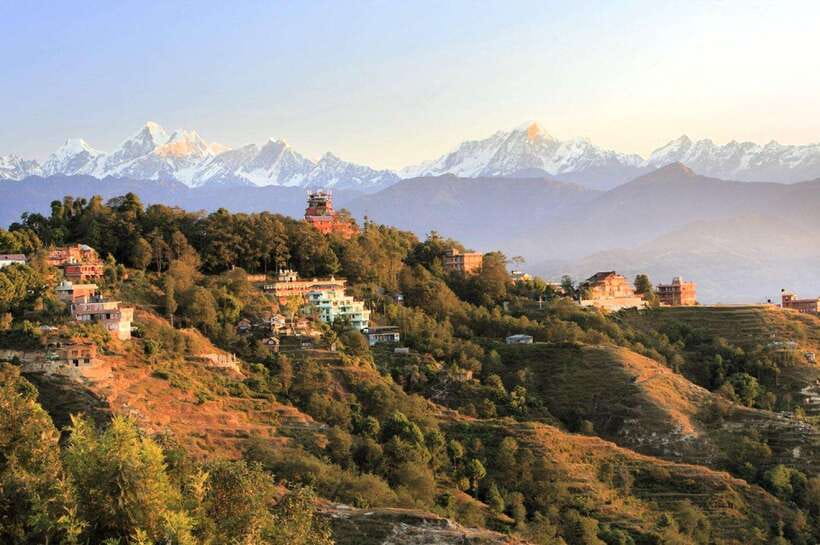 Kathmandu: Sunrise at Nagarkot & Hiking to Changunarayan - The downhill trail through pine forest