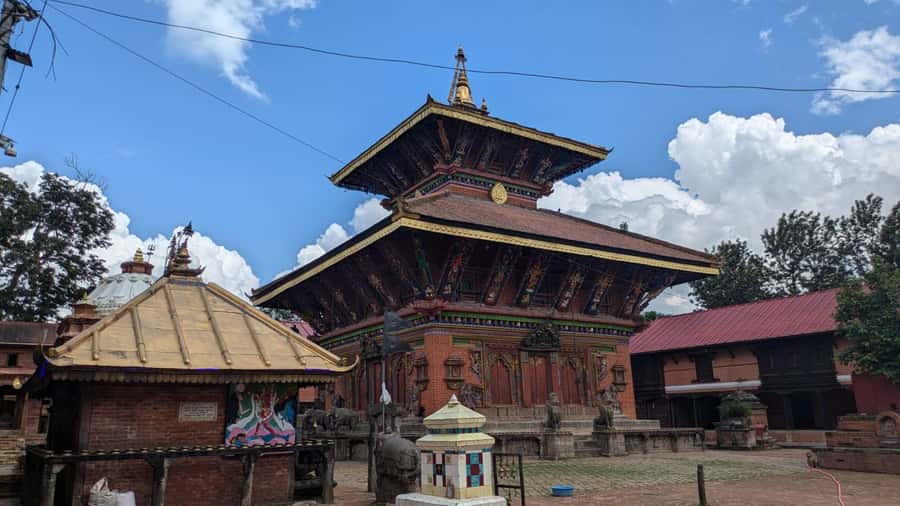 Kathmandu: UNESCO Heritage Site Private & Guided Tour - Why the guide matters more than the vehicle
