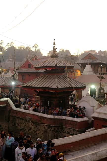 Katmandu: Pashupatinath Open Cremation & Evening Aarati - Arriving early for the 6:00 PM Aarati