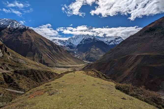 Manaslu Trekking - Deng and Namrung show the cultural change