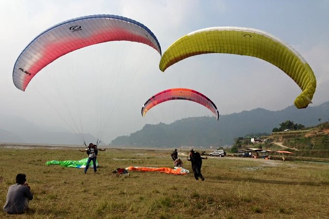 Paragliding in Pokhara - Choosing the launch site near Vik
