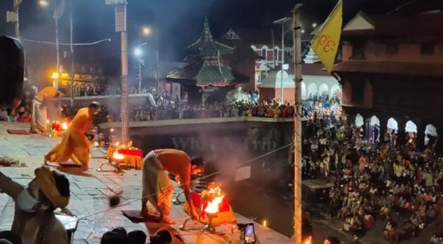 Pashupatinath Aarati and Bouddhanath Spiritual Tour - Starting in Thamel and Reaching Boudhanath