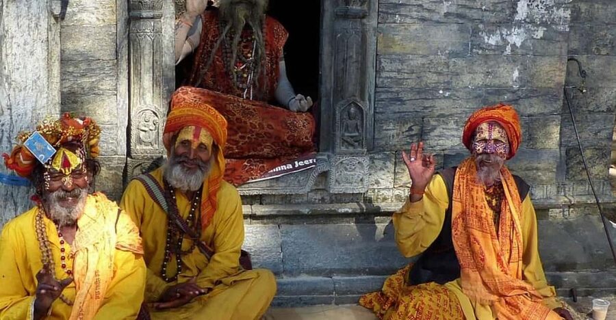 Pashupatinath: Evening tour of temple and Aarati ceremony - The smaller shrines and sacred statues