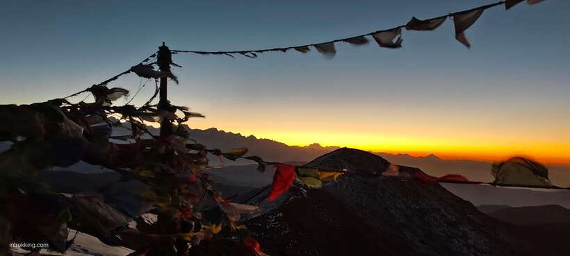 Pikey Peak Trek - 7 Days Adventures in the Himalayas - Day 2: Dhap to Jhapre through forest and Sherpa villages