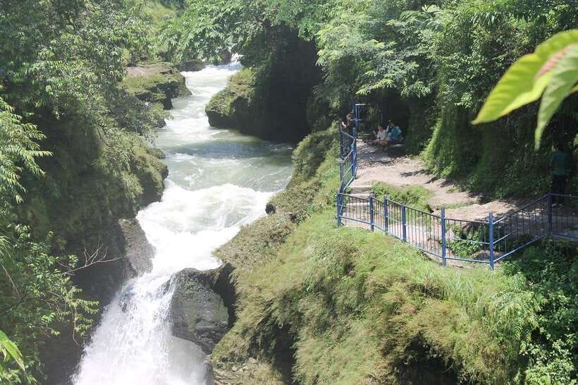 Pokhara: Private Half-Day Tour and Tibetan Culture Tour - Gupteshwor Mahadev Cave: Sacred, Dark, and Uneven Underfoot
