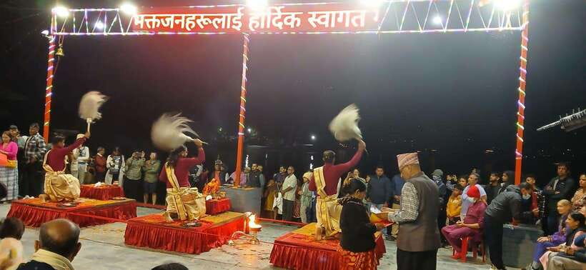 Pokhara: Tal Barahi Temple Evening Aarati Ceremony - The fifteen-minute walk along Fewa Lake