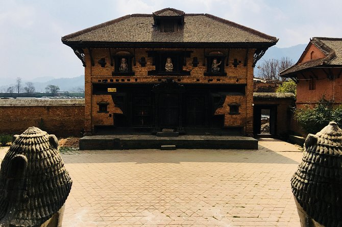 Private Day Tour in Kathmandu Valley Rim with Bhaktapur Sightseeing - Taumadhi Square and the towering Nyatapola Temple