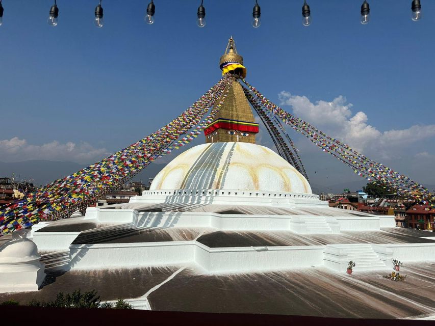 Sacred Pashupatinath: Aarati,Cremation Rites & Boudha Stupa - The Aarati ceremony after sunset