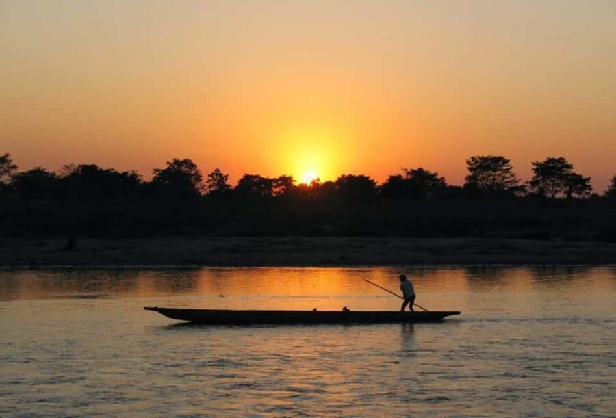 Sauraha: Rapti River Sunset & Tharu Cultural Dance Tour - What makes the Rapti River sunset special